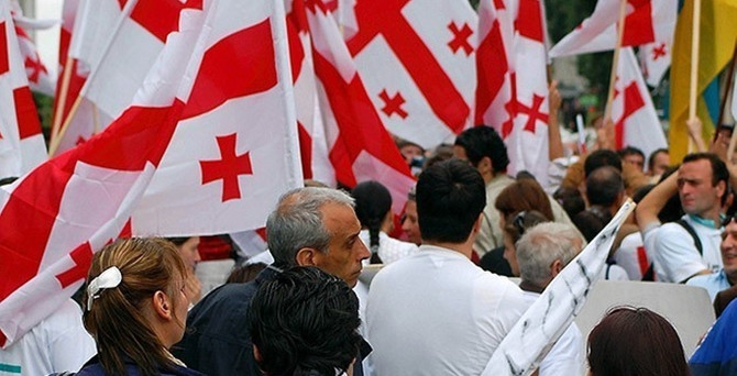 Gürcistan'da hükümet düştü