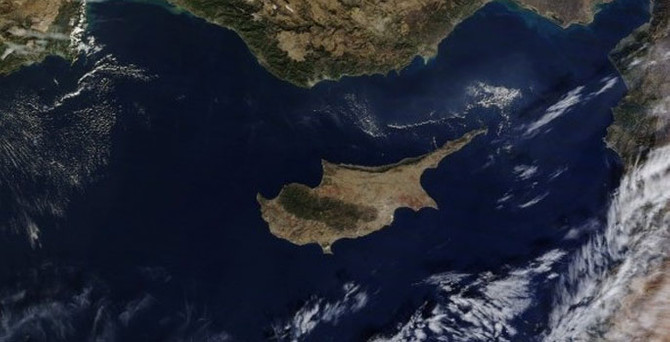 Kıbrıs'ta iki flaş açıklama
