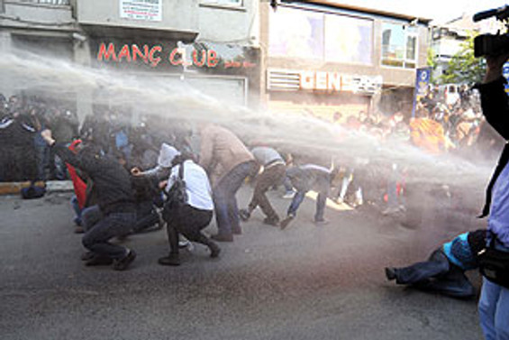 Taksim'deki izinsiz gösteriye müdahale