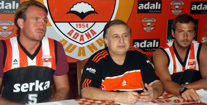 Maaşları ödemek için evini satıyor