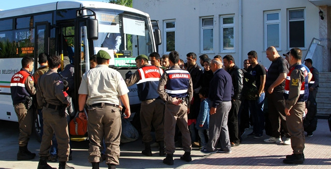 Sınırdan geçmeye çalışan kaçaklar yakalandı