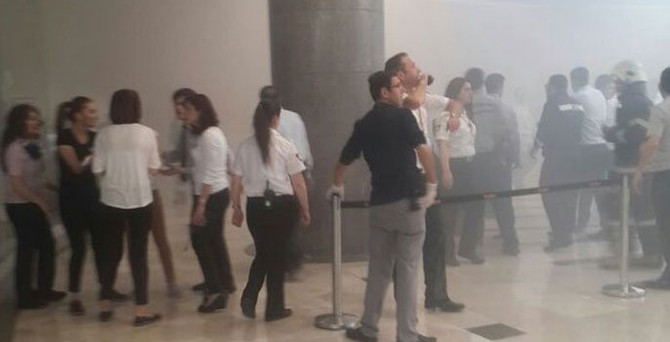 AVM'de yangın paniği!
