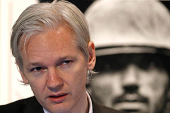 Assange hakim önüne çıkıyor
