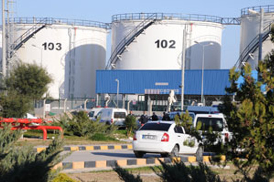 Petrol dolum tesisinde patlama