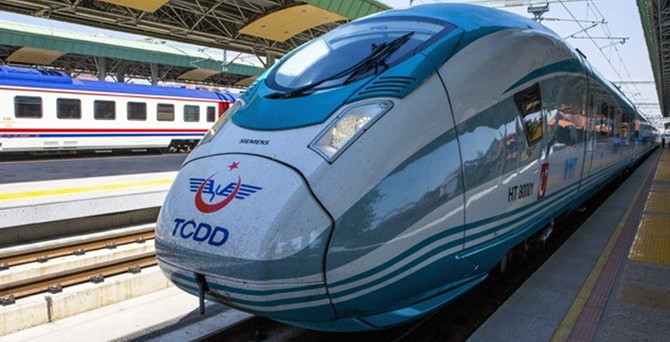 Çok yüksek hızlı tren setlerinin ilki seferine başladı
