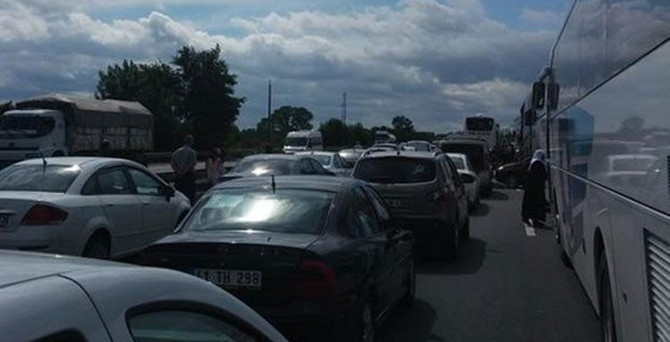 TEM'de kaza, trafik felç