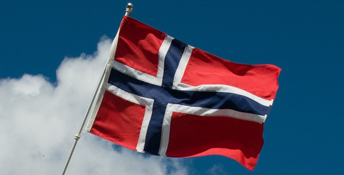 Norveç sınır kontrollerine başladı