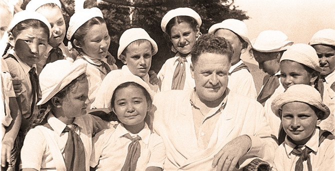 Nâzım Hikmet anılıyor