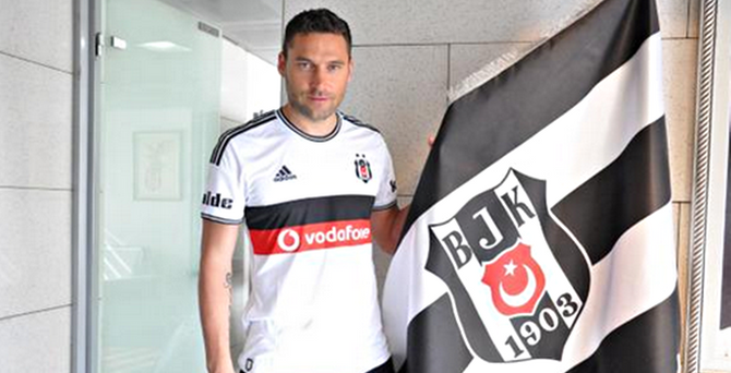 Beşiktaş ilk imzayı attırdı