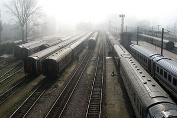 Hindistan'da iki tren çarpıştı