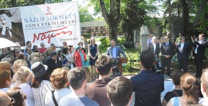 Nazım Hikmet mezarı başında anıldı