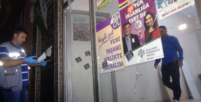 HDP seçim bürosuna taşlı saldırı!