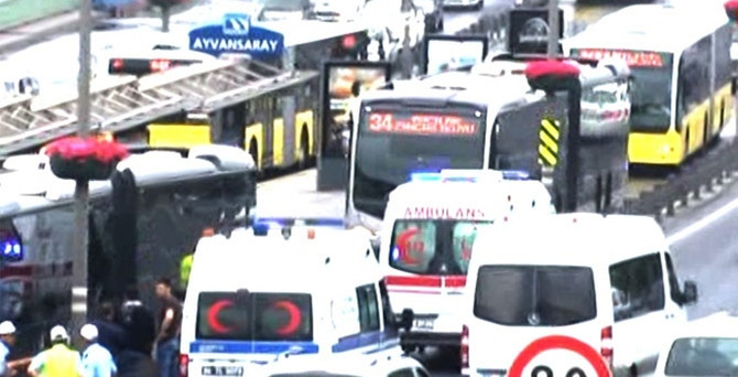 İki metrobüs çarpıştı: Çok sayıda yaralı var