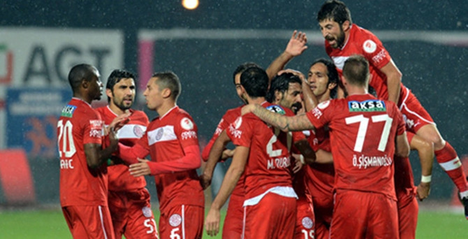 Antalyaspor Süper Lig'e yükseldi