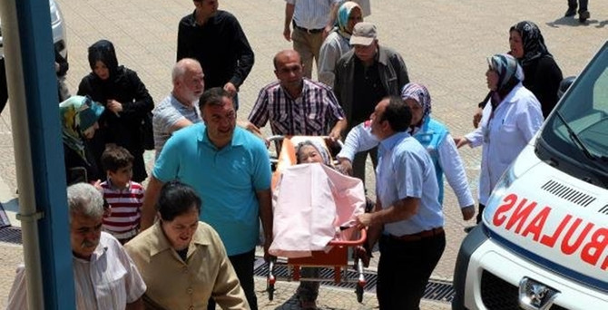 Hasta seçmenler sandığa ambulansla taşındı