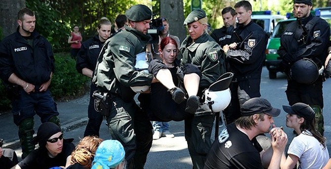 G7 Zirvesi protestoların gölgesinde başladı