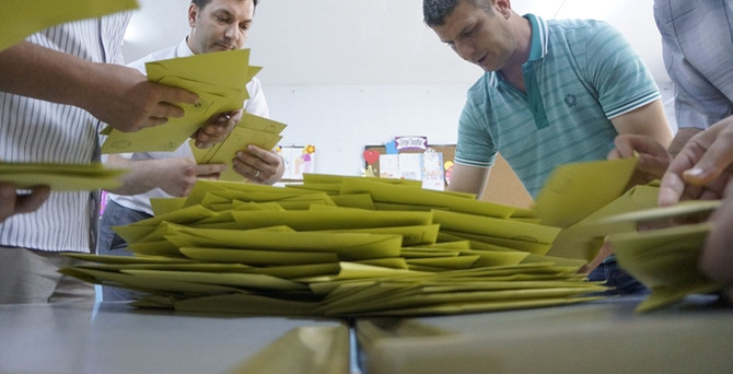 Sandıklar açıldı, oylar sayılıyor