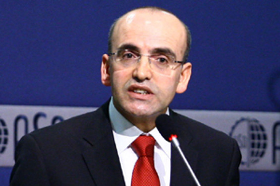 Cari açık, petrolün gölgesinde