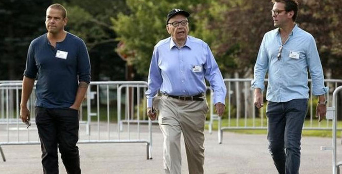 Medya patronu Murdoch'tan flaş karar