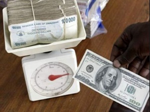 Her 250 trilyon Zimbabve doları için 1 $ ödeyecek