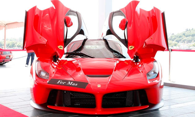 Ferrari'den süper spor otomobil şovu