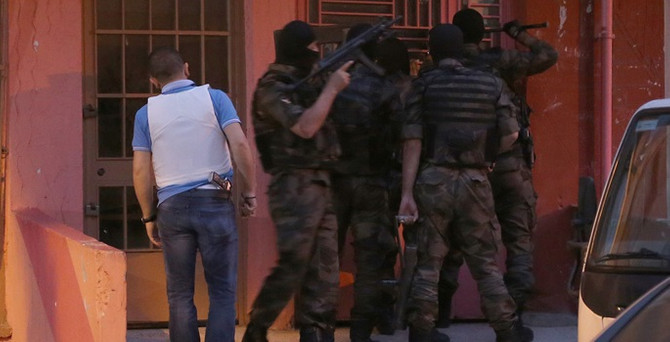 İstanbul'da şafak operasyonu!