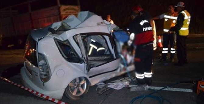 Manisa'da trafik kazası: 3 ölü