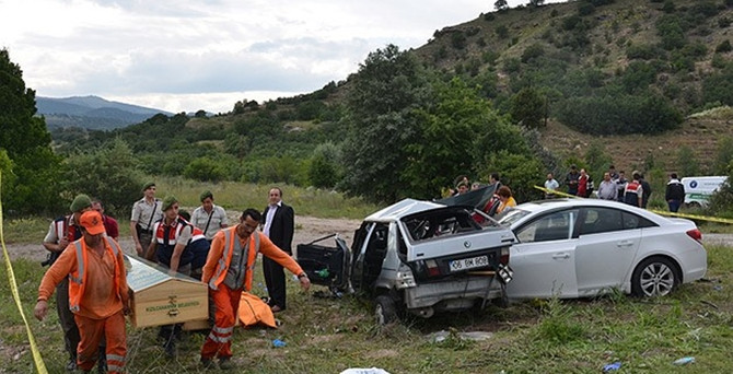 Ankara'da trafik kazası: 3 ölü, 5 yaralı