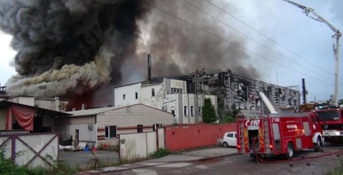 Kocaeli’nde fabrika yangını