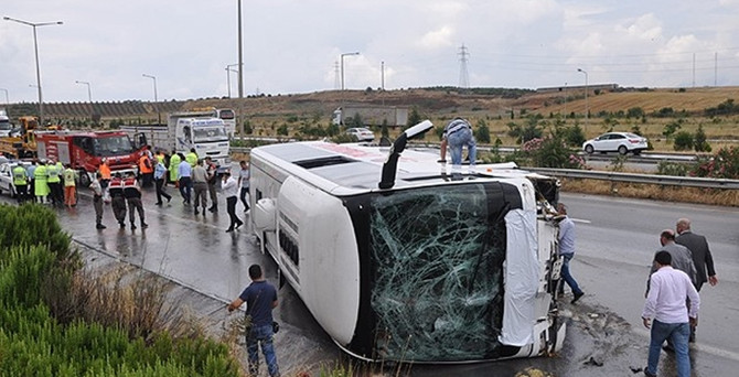 İzmir'de yolcu otobüsleri çarpıştı: 46 yaralı