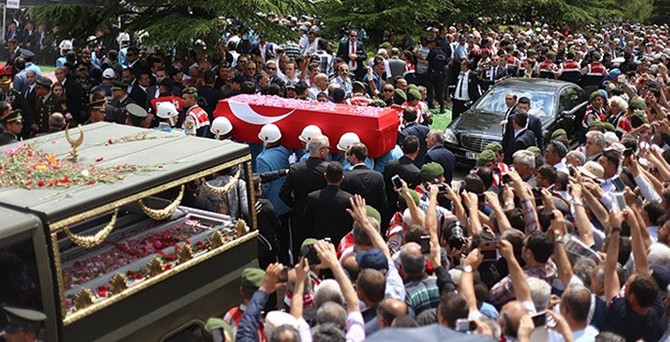 Demirel son yolculuğuna uğurlandı