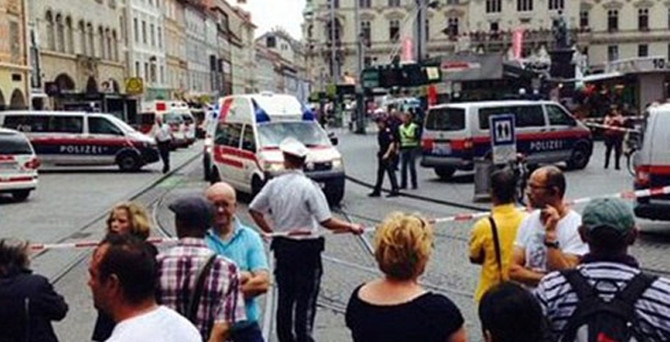 Aracını yayaların üzerine sürdü: 3 ölü, 34 yaralı