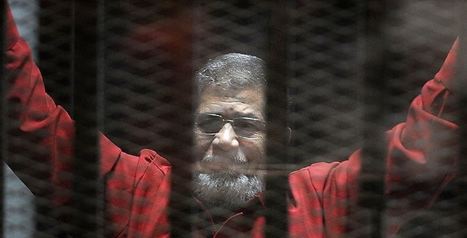 Mursi'nin duruşması ertelendi