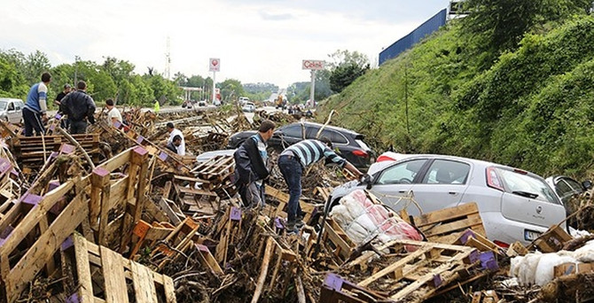 Sakarya'da sel can aldı