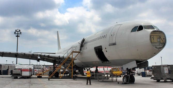 Sahibinden dekor amaçlı satılık Airbus A340!