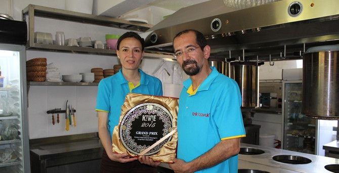 Tenekede tavuk Güney Kore yolcusu