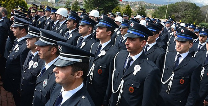 Emniyet teşkilatındaki bayraklar ve işaretlere düzenleme