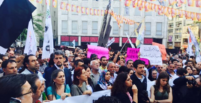 İstanbul'da Kobani saldırılarına protesto