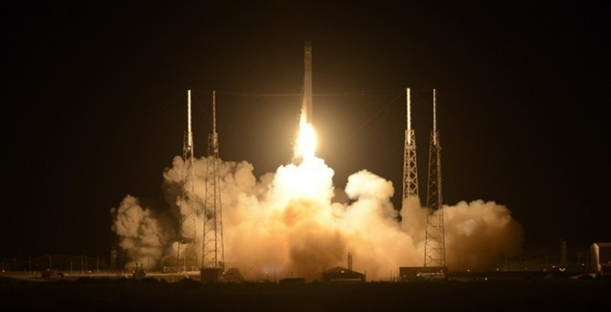 Falcon 9 roketi havada infilak etti