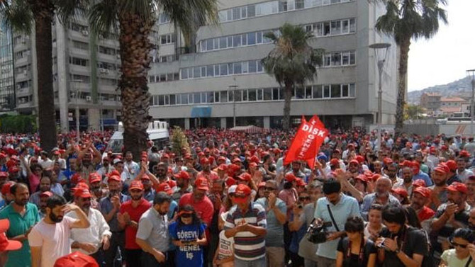 İzmir'de işçiler iş bıraktı