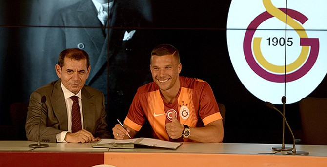 Lukas Podolski imzaladı