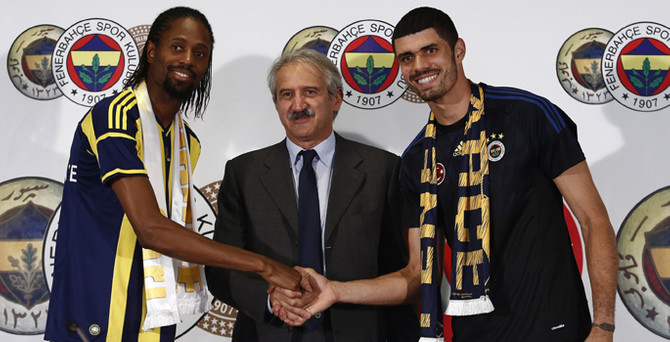 Fenerbahçe'de çifte imza