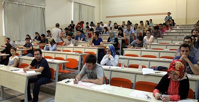 KPSS'de iki soru iptal edildi
