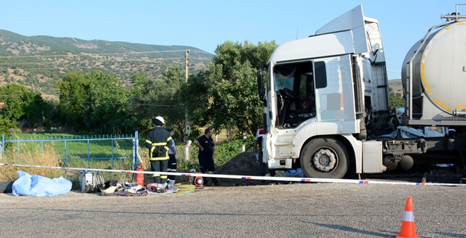 Tarım işçilerini taşıyan kamyonet ile TIR çarpıştı: 15 ölü