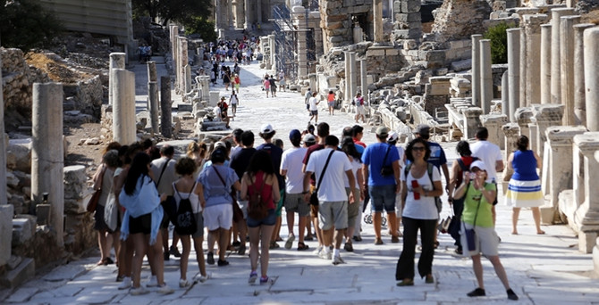 Turizmde 2.5 milyar dolarlık kayba seyirci kalınamaz