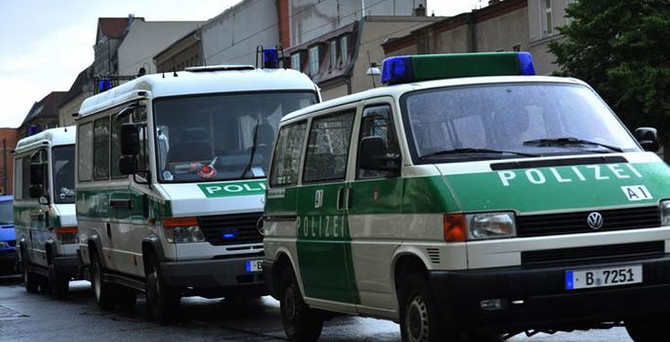 Almanya'da Başbakanlığa molotoflu saldırı