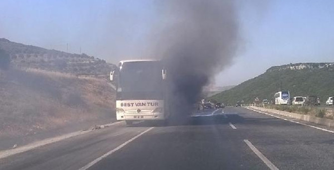 Söke-Milas karayolunda yolcu otobüsü yandı