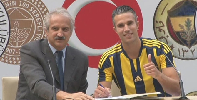 Robin van Persie imzaladı