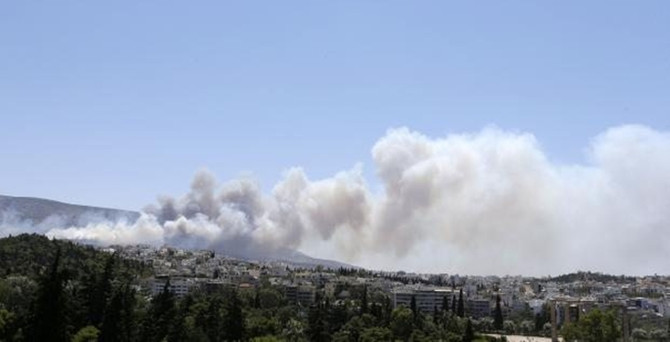 Yunanistan'da iki yangın: 1 ölü