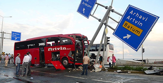 Rize'de feci kaza: 1 ölü, 36 yaralı